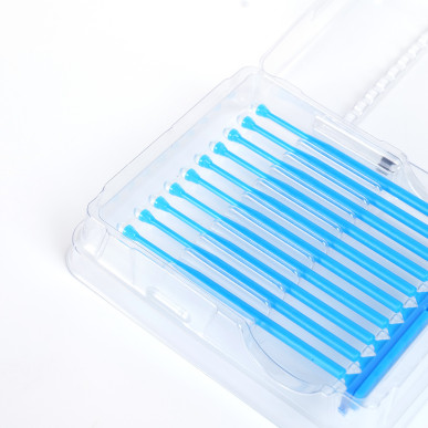 Applicateur microbrush avec embout adhésif