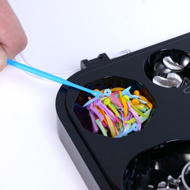 Applicateur microbrush avec embout adhésif