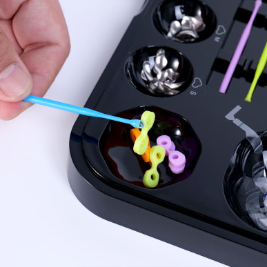 Applicateur microbrush avec embout adhésif