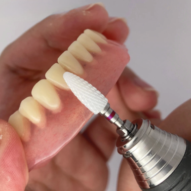 fraise avec  revêtement zircone pour acrylique, PMMA L: 14,5 et D: 6mm