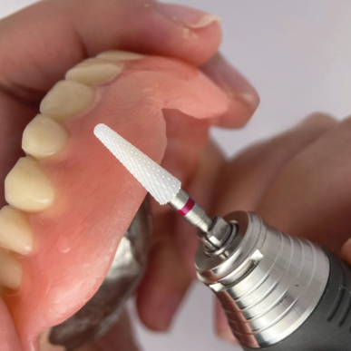 fraise avec revêtement zircone pour acrylique, PMMA L:13mm et D:4 mm